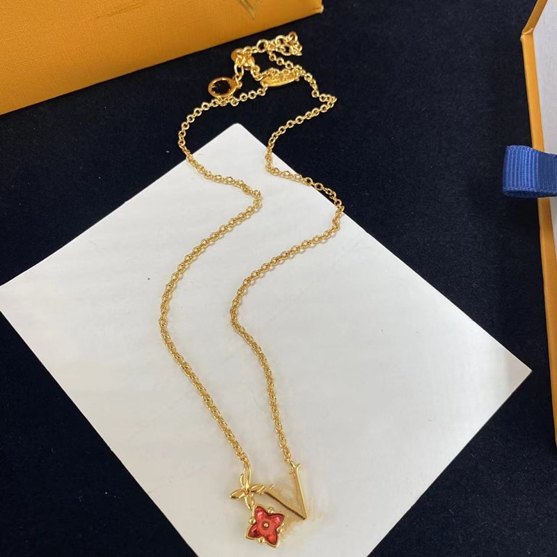 With BOX Classic Red Flower Designers Pendant Necklaces Gold Silver Women Letter Necklace Quality Gold Cross Pendants Part Holiday3011980