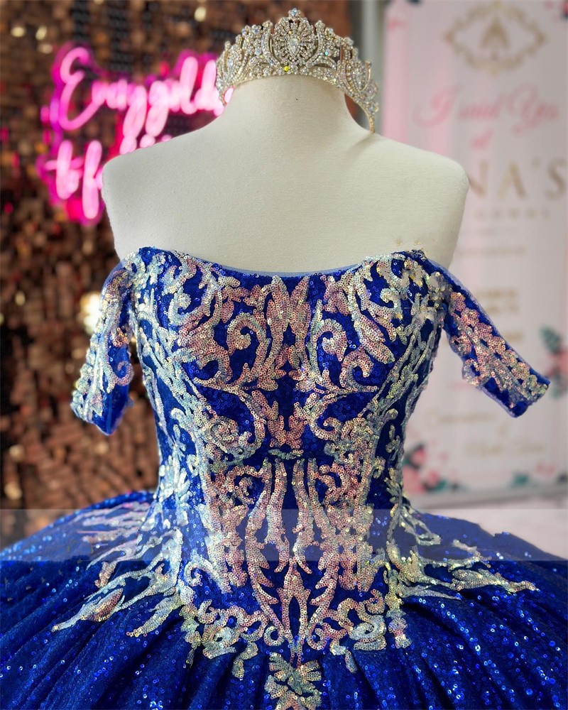 2023 Robes de Quinceanera modestes bleu royal et paillettes d'or appliques robes de bal sur l'épaule Pageant bal doux 16 robe corset haut