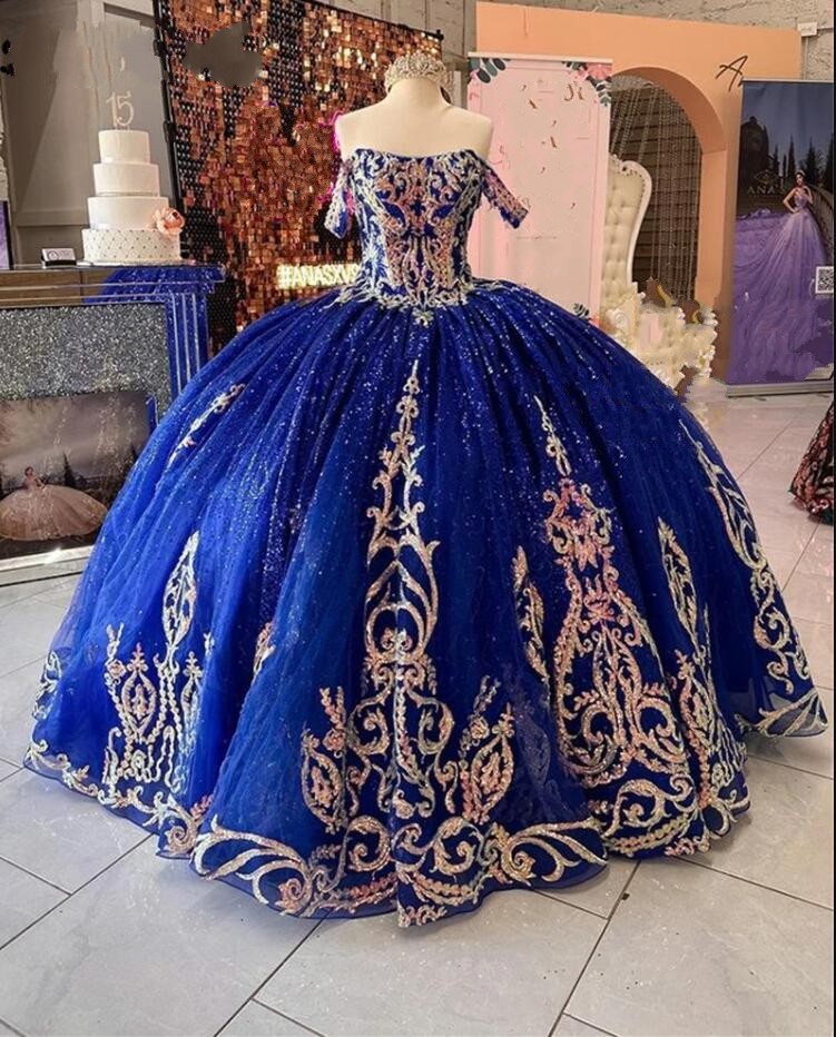 2023 Robes de Quinceanera modestes bleu royal et paillettes d'or appliques robes de bal sur l'épaule Pageant bal doux 16 robe corset haut