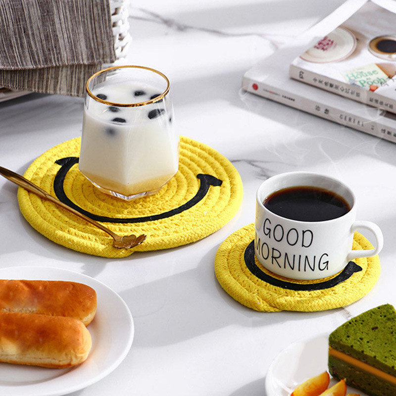 Fil de coton Coaster Tapis de tresse à la main Tapis de tasse résistant à la chaleur Mignon Smiley Napperons antidérapants Tablemat Accessoires de cuisine CPA4504 SS1210