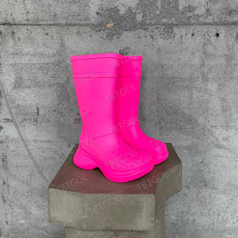 Männer Frauen Wasserstiefel Designer Betty Boots PVC Gautber Beeled Plattform Knreihe hohe Luxus nicht überrutschen Regenstiefel Gummi Wasserdicht We9218962