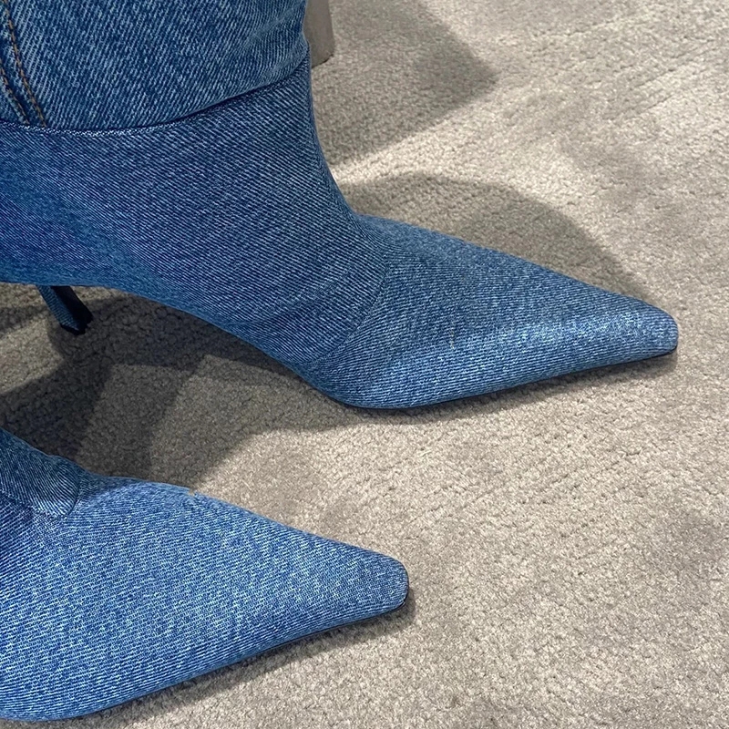 Neue spitze Zehen-Jeans-Stiefel, Stiletto-Stiefel, kniehohe Slip-On-Schuhe für Damen