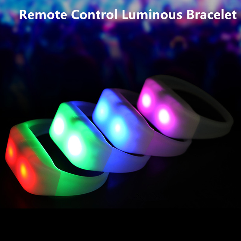 Articoli feste Braccialetti in silicone LED 6 Cambia colore con 21 interruttore a chiave 8 Area 400 metri Telecomando Flash Light Braccialetti luminosi club Concerti Prom