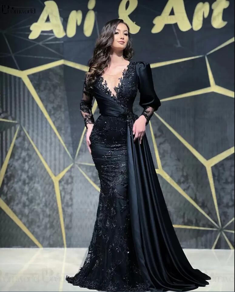 2023 Black Lace Mermaid Prom Dresses With Side Train V-Neck Lace Applique Dubai Arabiska långa ärmar Kvällsklänning