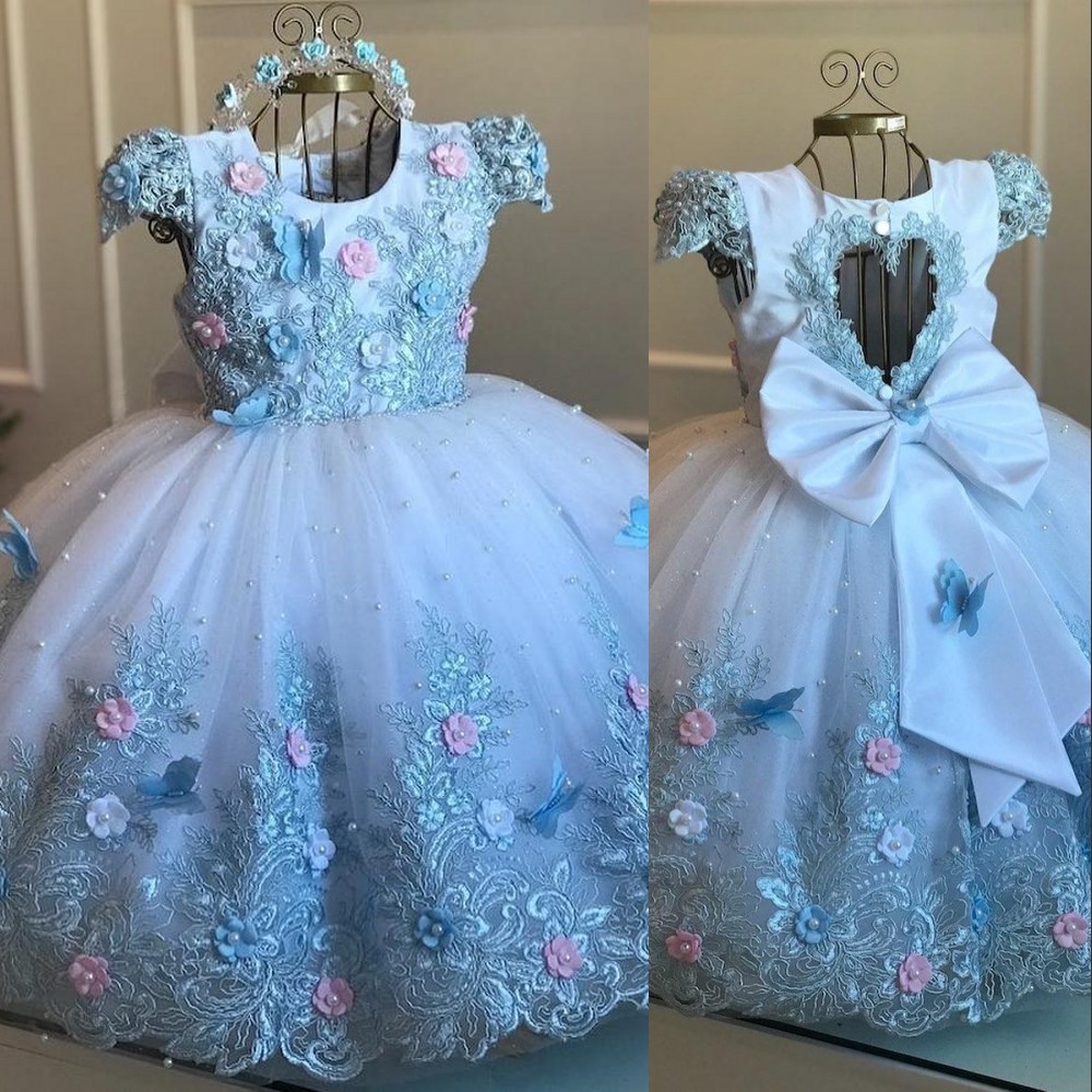 2023 Prinzessin Perlen Blumenmädchenkleider für Hochzeit Ballkleid Spitze appliziert rückenfrei Festzug Kleider bodenlangen Tüll Erstkommunion Kleid Hellblau