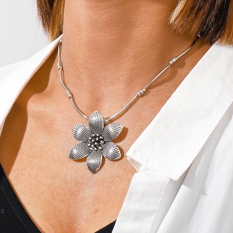 Moda mujer moda Vintage Color plata flor grande colgante collar Simple Casual Retro collar diario joyería