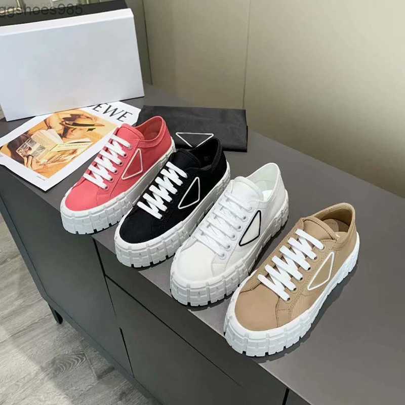 Designer Women Nylon Casual Shoes Gabardine Classic Canvas Sneakers Brand Wheel Lady Stylist Trainers Fashion Platform Solid Heighten Shoe