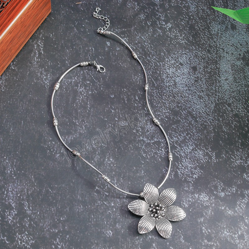 Moda mujer moda Vintage Color plata flor grande colgante collar Simple Casual Retro collar diario joyería