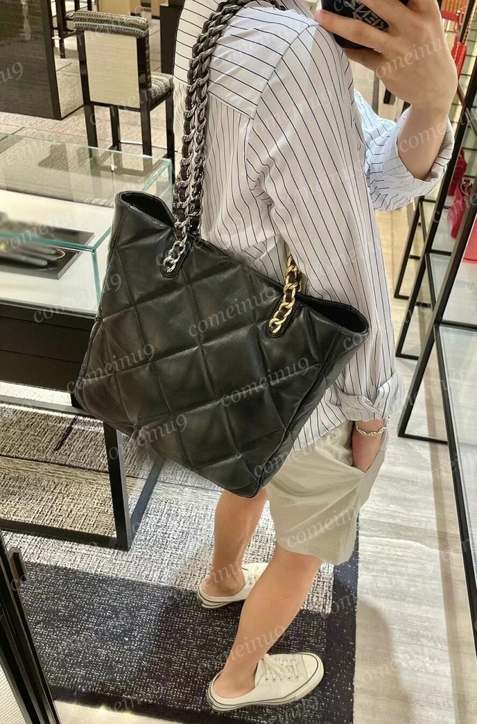 Excelente qualidade grande sacola de compras feminina macia pele de cordeiro acolchoada bolsa de ombro 41cm couro genuíno senhora designer bolsas 10a mais cores atacado