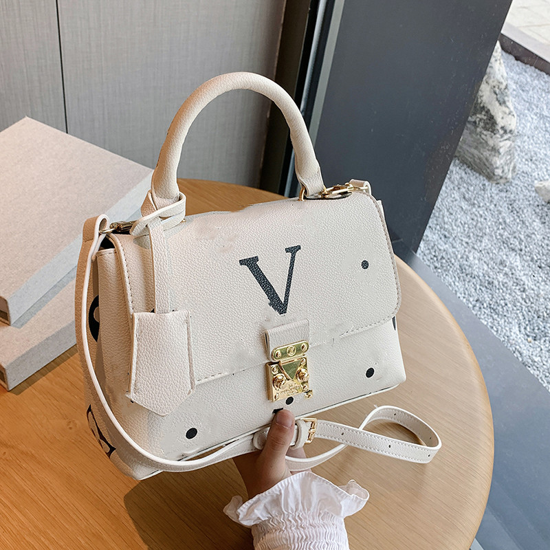 Femmes Taille Sacs Cuir 2022 Luxurys Designers Sacs Sac devrait haute qualité Leader Sac à main Designer Vendant Lady Cross Body Chain2208