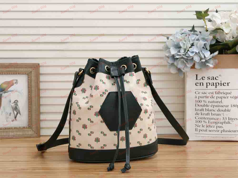 High Quality Bucket Bag Niche Designer Bag Popular New One Shoulder Crossbody Bags Luxury Fashionable Atmosphere Hand Handle Tote