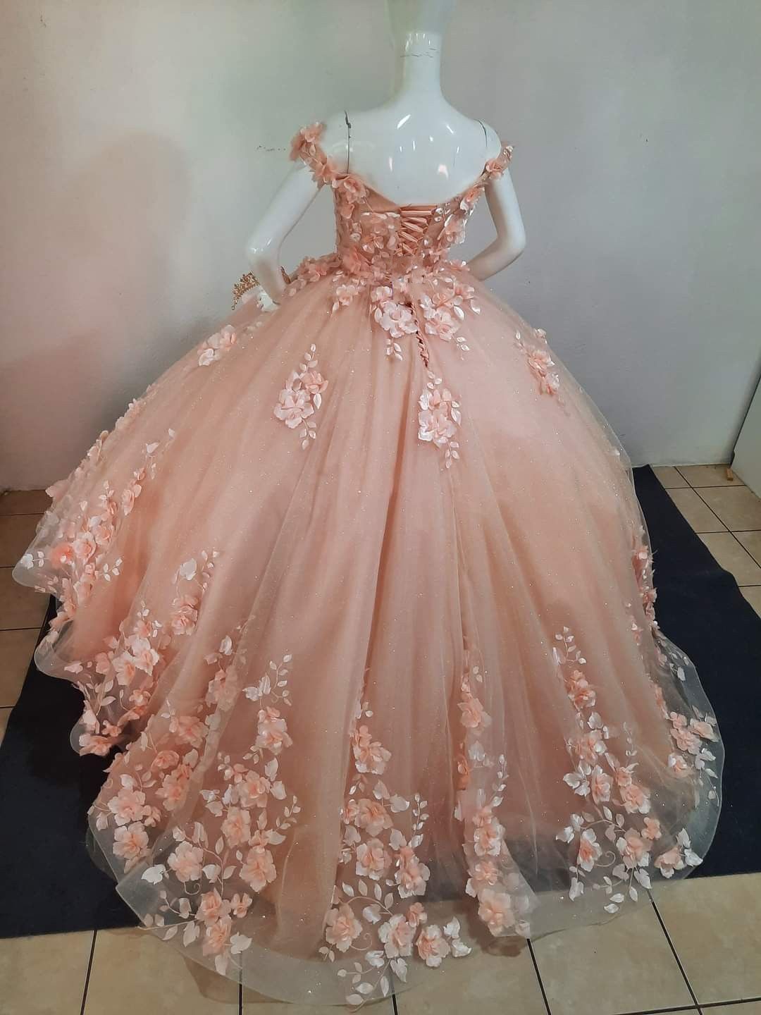 2023 Mode Rose Clair Quinceanera Robes 3D Fleurs Perles Dentelle Applique De L'épaule Robe De Bal Parti Robe De Soirée Formelle Douce 15 Filles