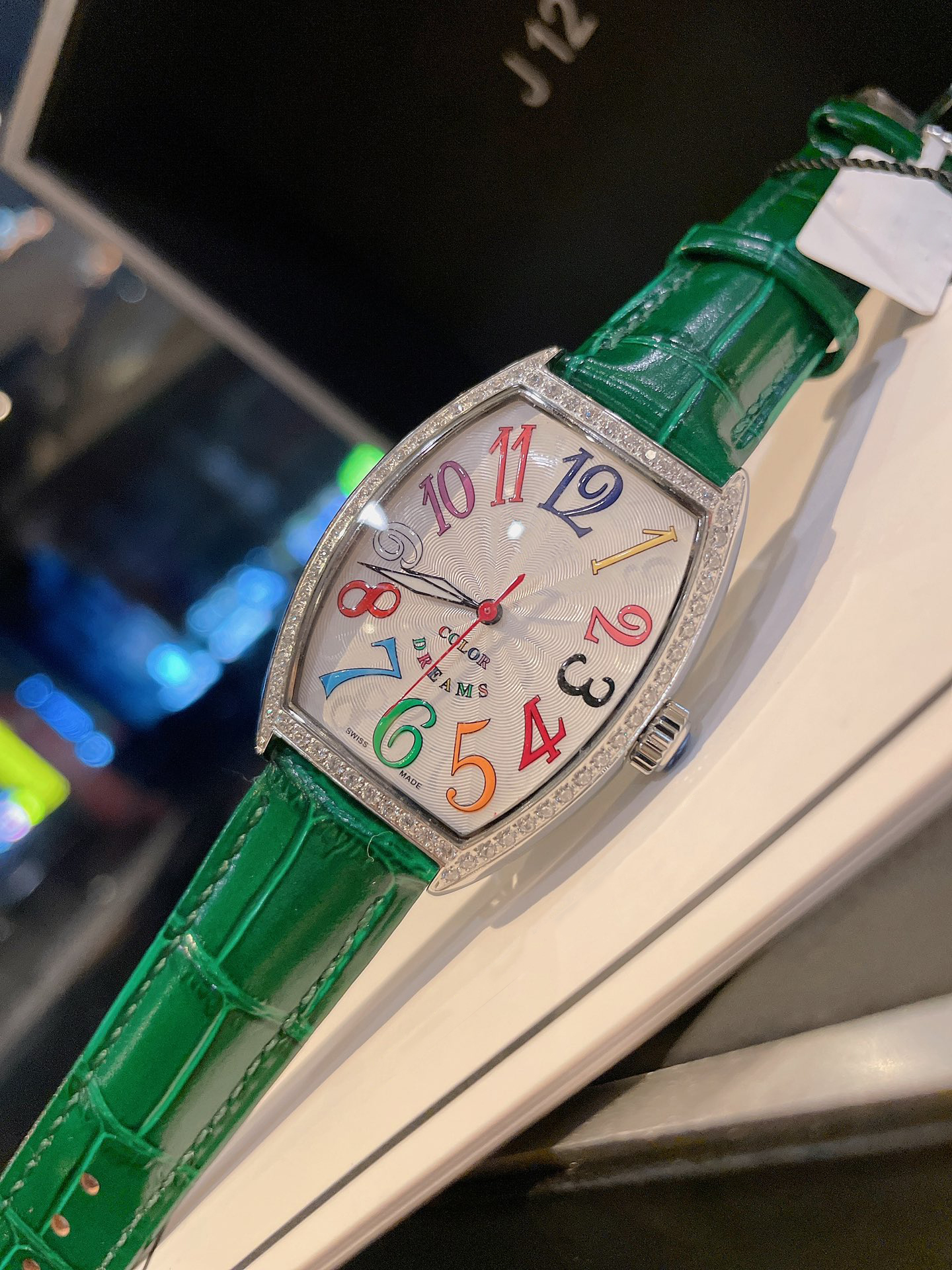 Reloj de cuarzo para mujer Tipo barril Mueller color sueños Tamaño 43 mm Engastado con diamantes Reloj de moda noble