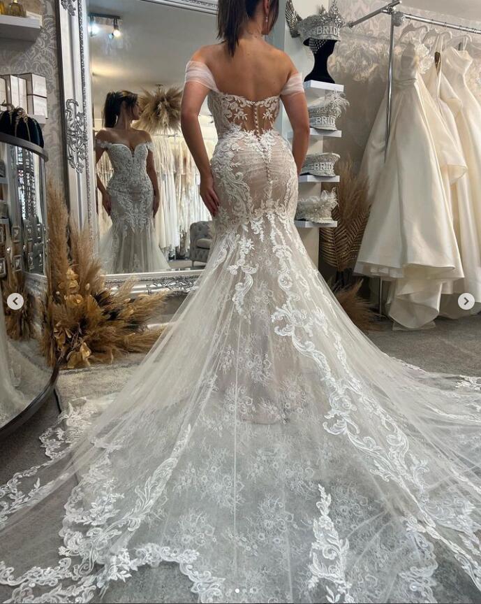 Off Shoulder Mermaid Wedding Dresses 2023 Spets Floral P￤rled Cathedral Train Princess Church Royal Beach Brudkl￤nningar