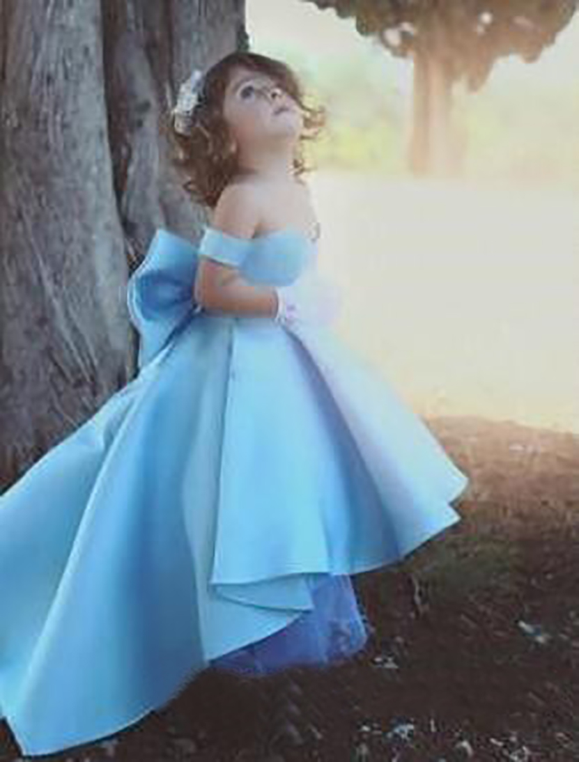 Neue babyblaue Blumenmädchenkleider, schulterfrei, großer Bogen, Hallo-Lo-Satin, schlichtes Prinzessin-Mädchen-Festzug-Kleid für Kinder, Kleinkind-Kleid, individuell