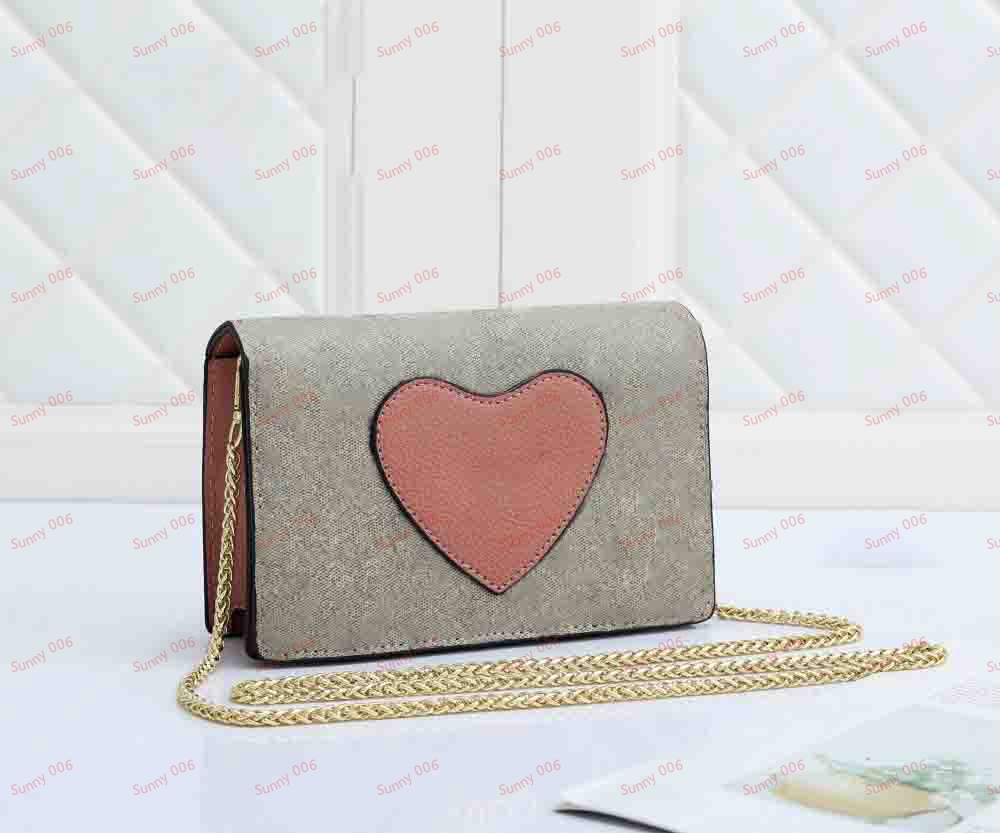 Borsa a tracolla di design Borse da donna classiche di lusso Portafoglio a catena Borsa a tracolla con motivo a cuore Borsa versatile piccola quadrata