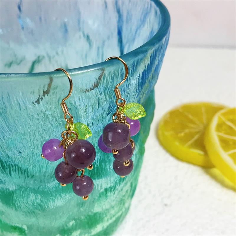 Party Favor Saint Valentin S925 argent doux petit raisin violet frais boucles d'oreilles étudiantes asymétriques jolie fille fruits boucles d'oreilles cadeau