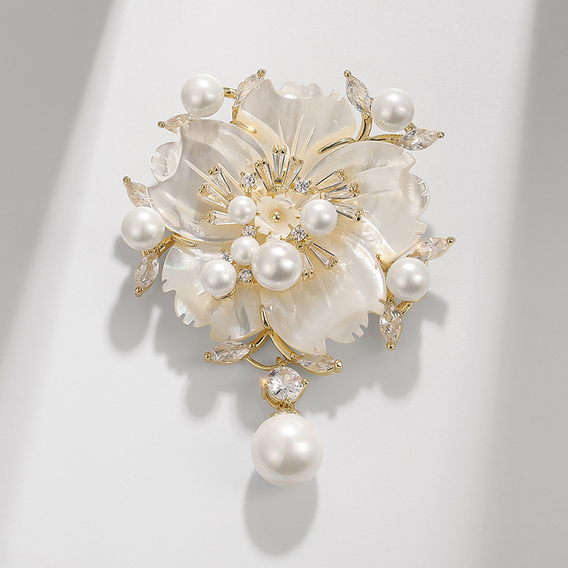 Предоставление премиум-класса Plum Mother Perl Shell Brooch Pearl Camellia Pin Pin Clore Clothing Corsage Corsage