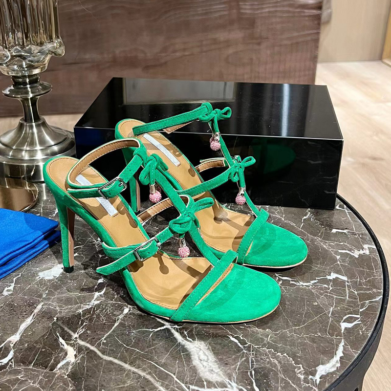 2022 designer femmes luxe strass sandales françaises femmes 100% cuir bout pointu chaussures de sport ladys sexy éclat brillant cristal incrusté talon talons hauts sandale