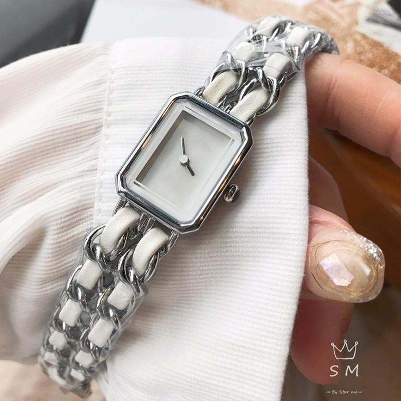 Zegarek 2022 Kobiety oglądają luksusowy styl Small Dial Square Fashion Retro Pletający się skórzany stalowy pasek kwarcowy 234k