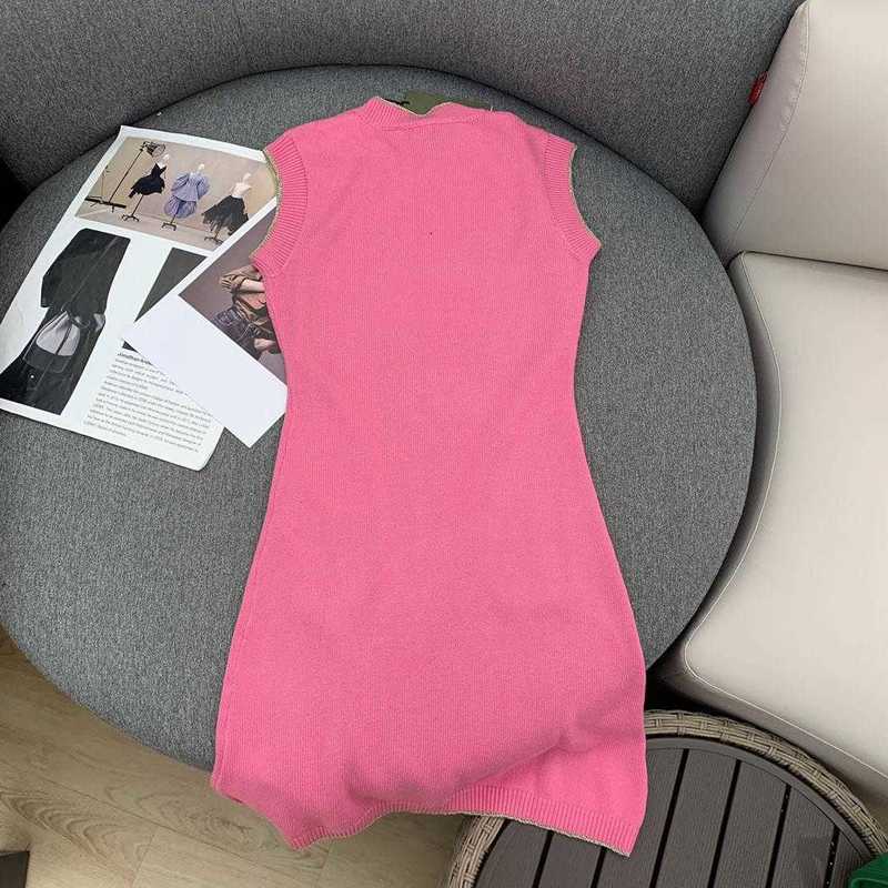 Casual Dresses designer 2022 Early Autumn New Fashion Age Reducing Round Neck Gold Silk Yarn Splice Court Style Sleeveless Knitted Dress G0JE