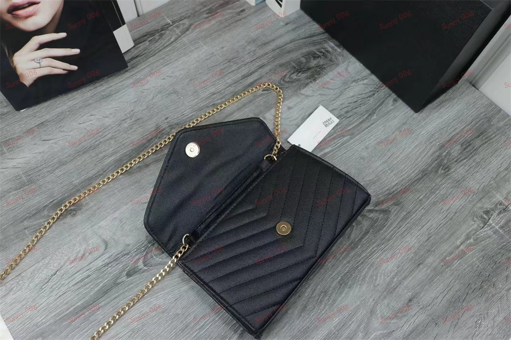 Designer Versaile Chain Cross Body Bag Fashion Luxury Envelope Bag Flera färger Purses Single Shoulder Flap Stick Picks