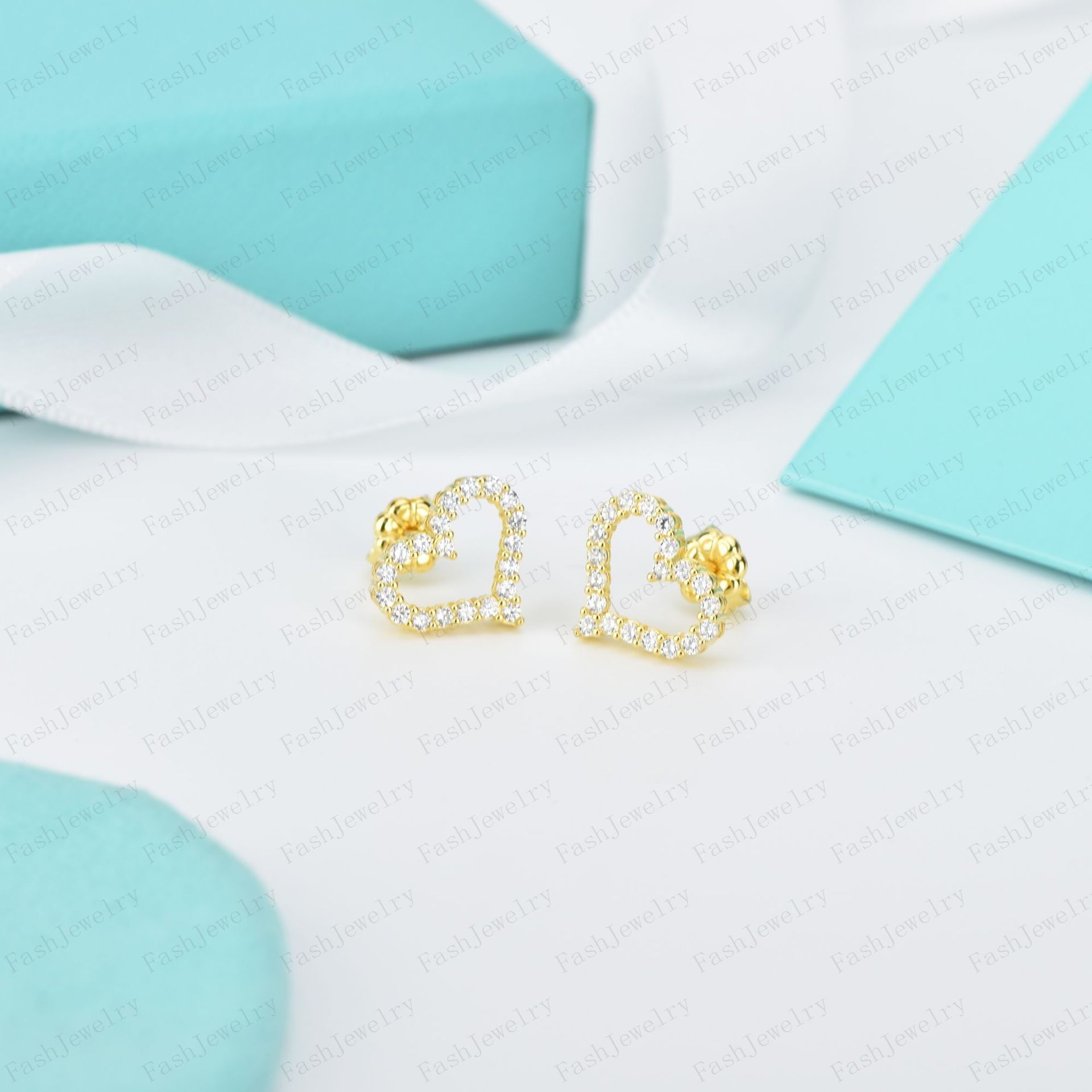 Boucles d'oreilles à cœur creux 18K