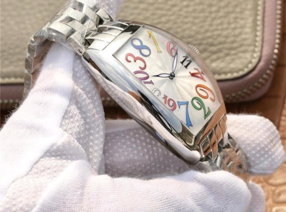 Şık kadın kuvars saat 28mm gümüş paslanmaz çelik kasa elektronik hareket zarif klasik şarap fıçı tipi tasarımcı saat