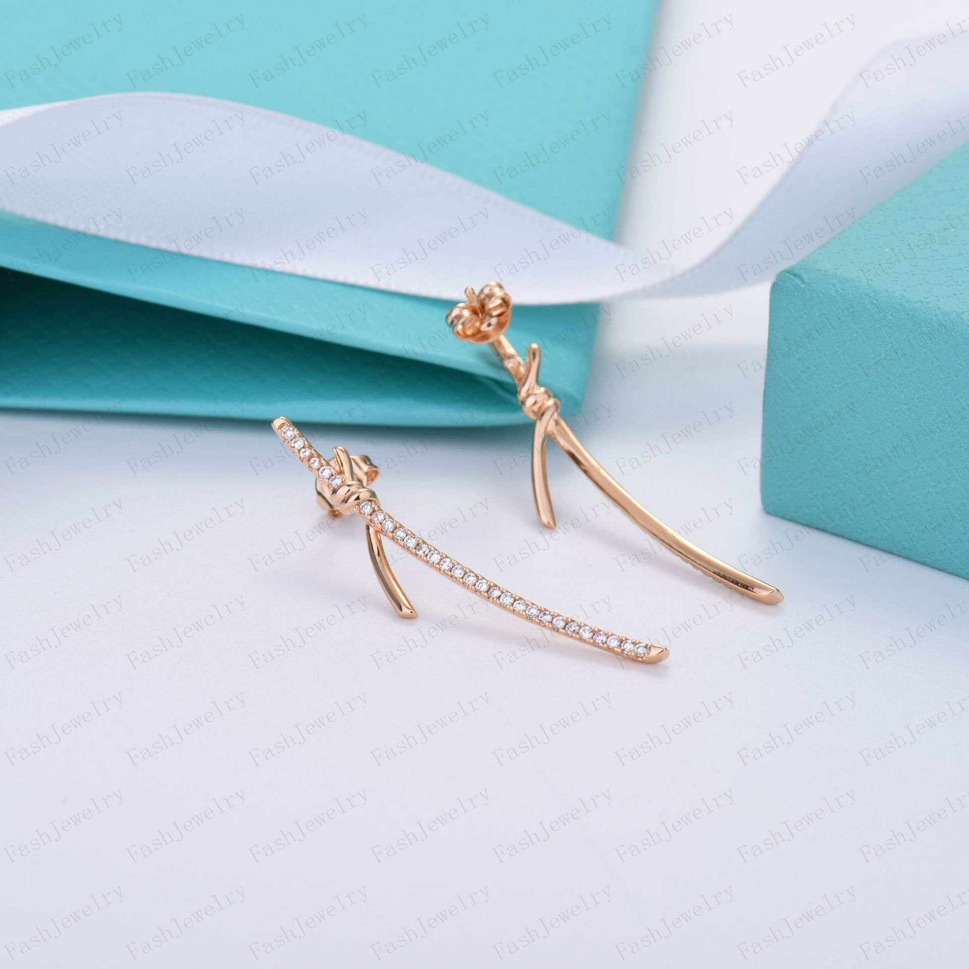 U şeklindeki saplama 18k altın kaplamalı lüks marka tasarımcısı mektup kalp küpeleri kadınlar basit inci küpeler düğün mücevherleri167c
