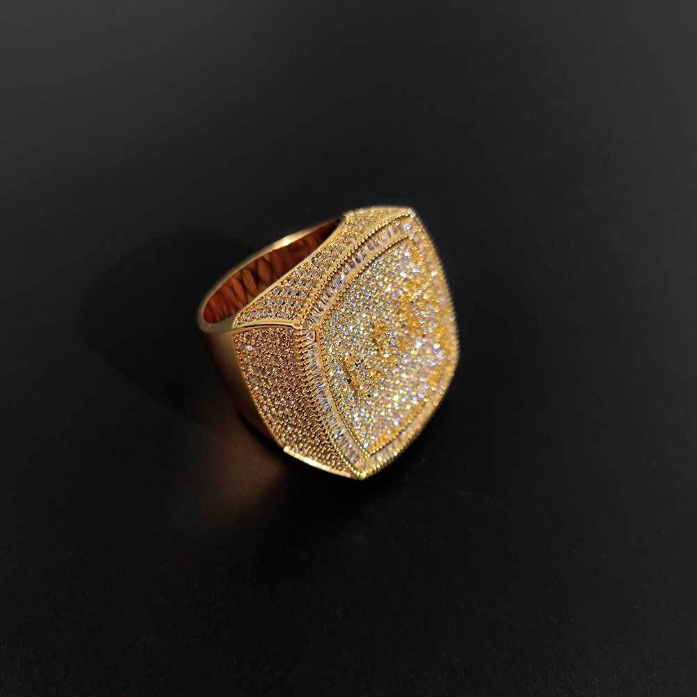 Mit seitlichen Steinen, individueller Buchstabe, kubanischer HipHop-Ring, Schmuck, Zirkon, 18 Karat Vergoldung, Persönlichkeitsdesign, Paar, Modemarke, Staub 211B