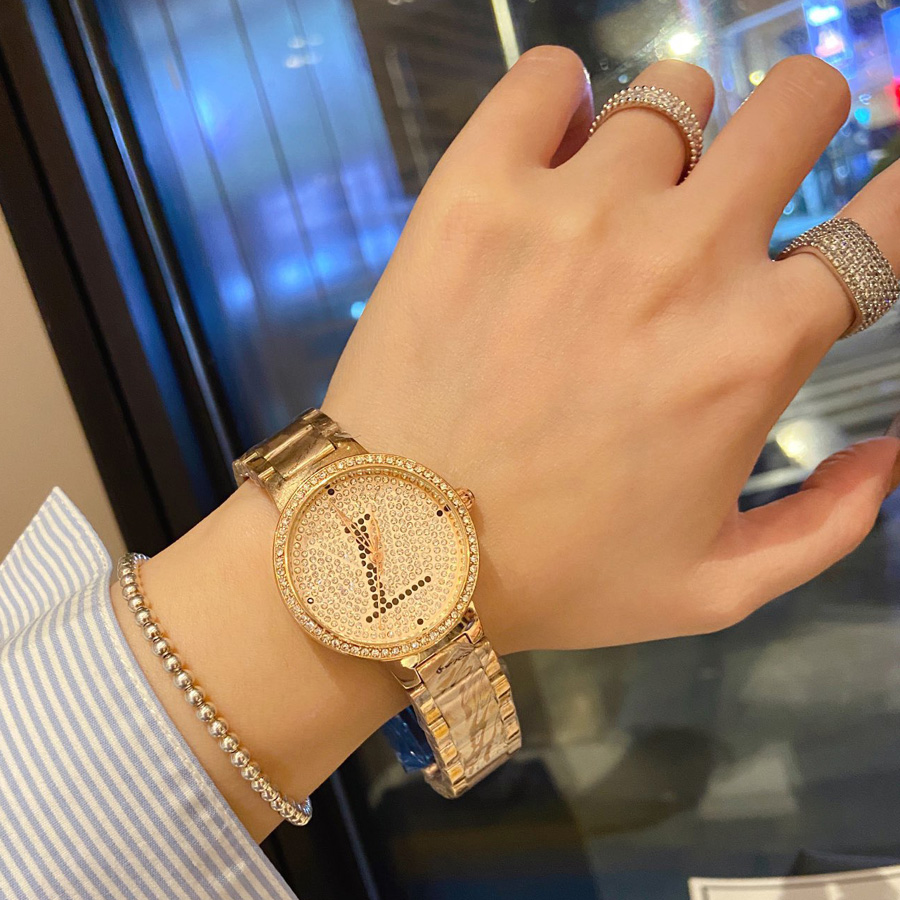 Полные брендные часы для запястья женские женские девушки Crystal Big Letters Style Luxury Metal Steel Band Quartz Clock L85246E