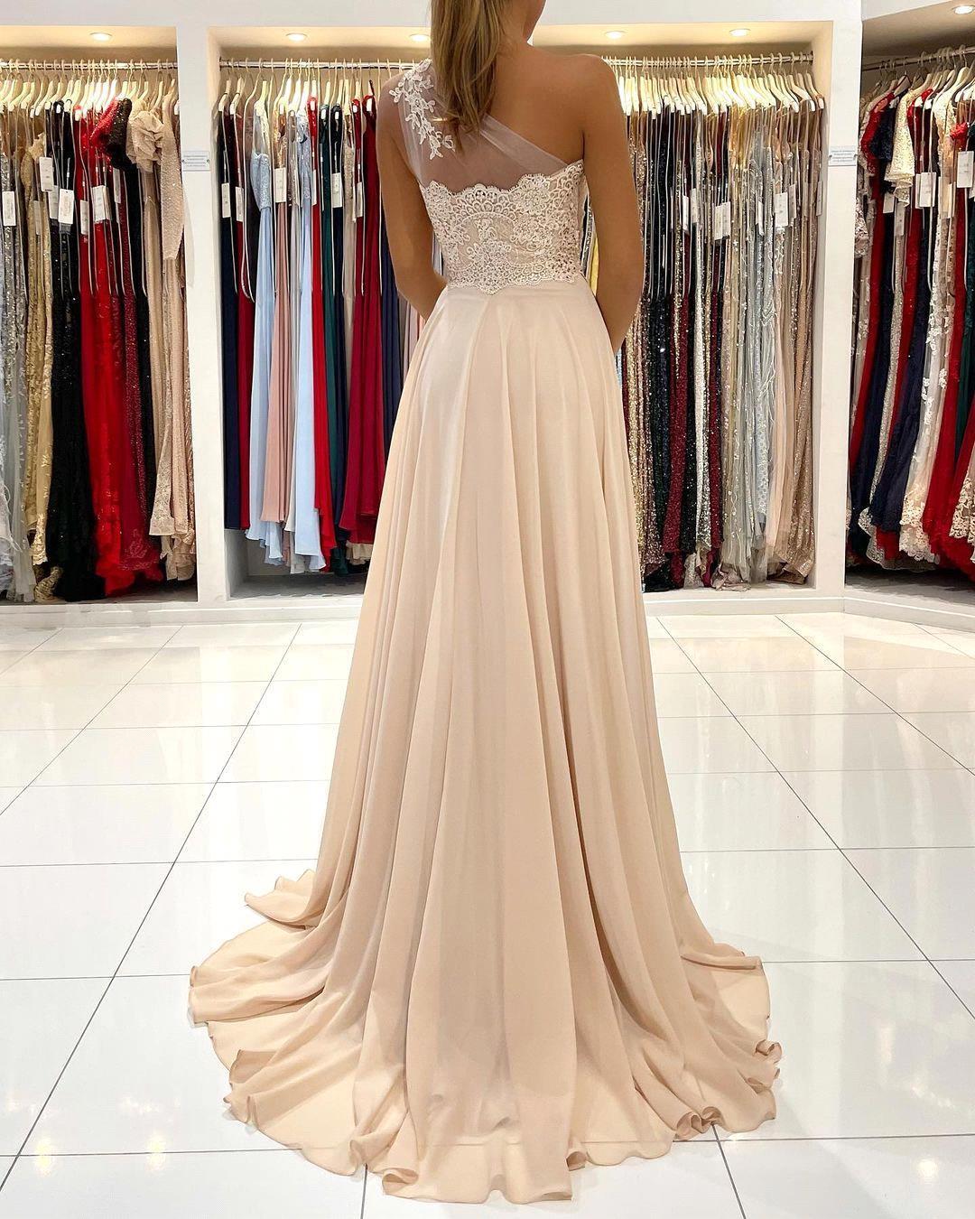 2023 Sexy arabische lange Brautjungfernkleider für Hochzeiten Champagner One Shoulder Illusion Spitze Applikationen Chiffon Side Split Party Sweep Zug Maid Honor Kleider