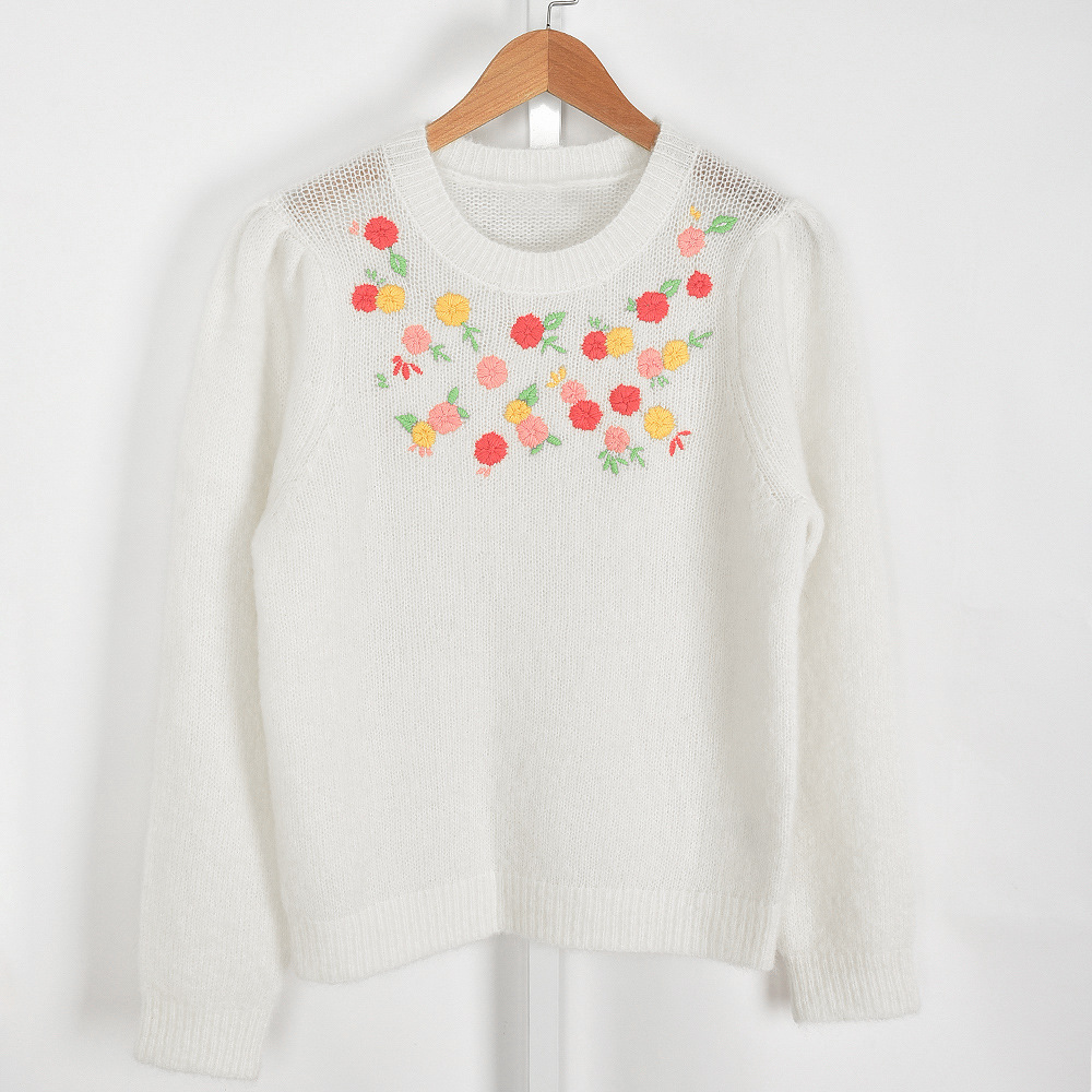 2023 Spring White Floral Embroidery Knitted Sweater Long Sleeve Round Neck Pullover Style Sweaters Tops M2D140803