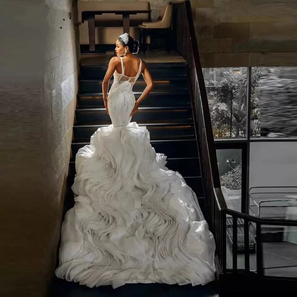 Abiti da sposa a sirena di lusso con perline importanti scollo a V profondo abito da sposa su misura volant fondo vestido de noiva