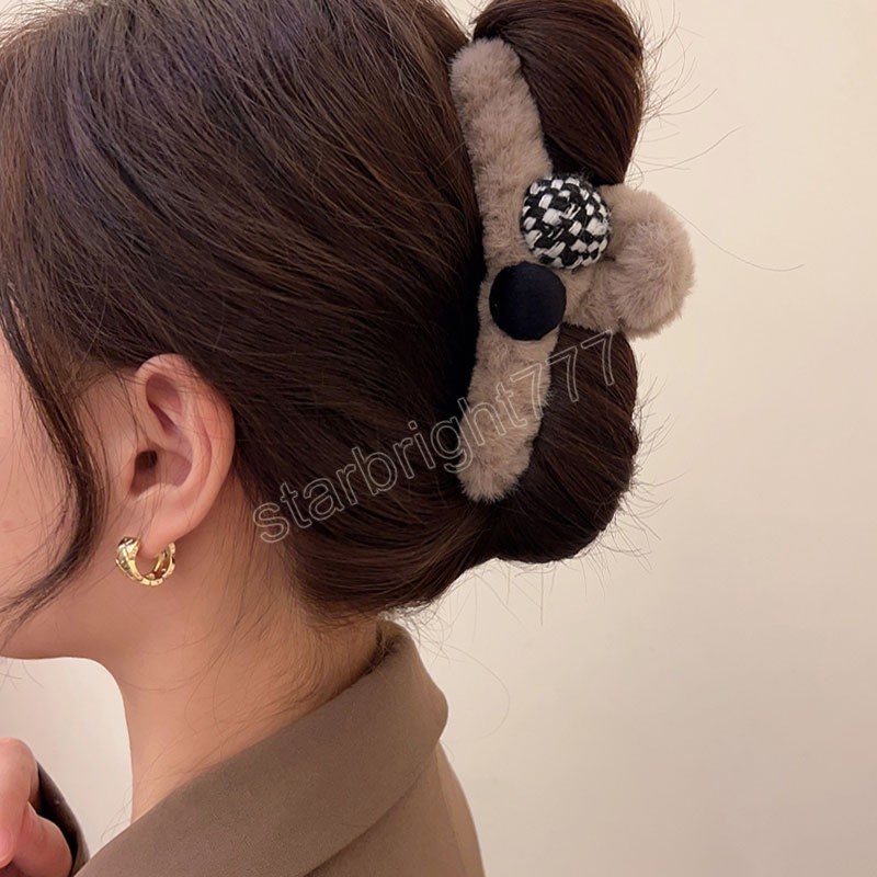 Winter Faux Fur Hair Claw Elegant Vintage Button Acryl Haarspelden Pluche Haarclip Hoofdkleding voor vrouwelijke haaraccessoires