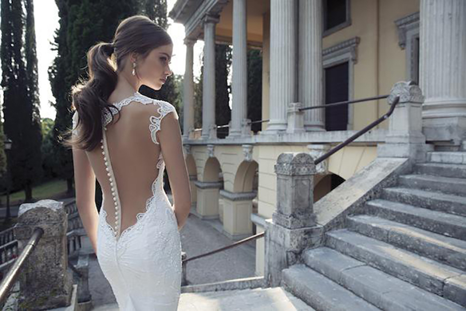 Nowe sukienki ślubne Berta Zimowe koronki z głęboką V Sheer Iluzję tylną osłonę
