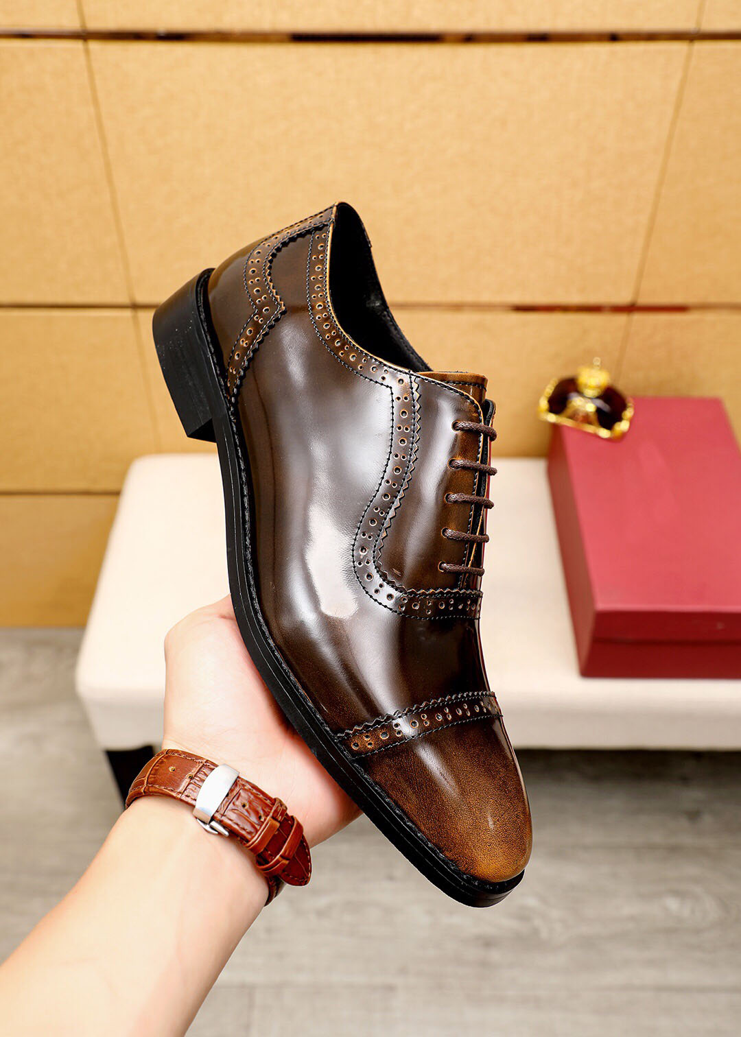 NYA 2023 MÄNSMARMARKLÄDER MEN MEN Formella affärsmode Brugy Shoes Manlig avslappnad äkta läder Bröllopsfest Loafers Storlek 38-45