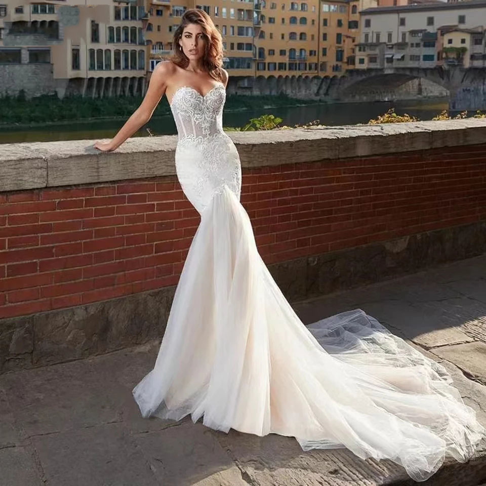 Nuovo bellissimo abito da sposa bianco da donna con scollo a cuore senza maniche a sirena, strascico con applicazioni, abiti da sposa in tulle