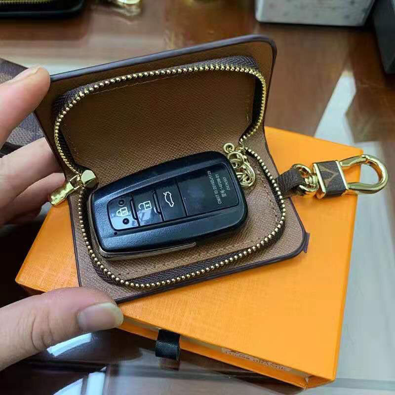 Fashion Key Buckle Bag Car Designer Keychain Handmade Leather Luxury Keychains Man Woman Purse Wallet Bags Pendant Coins Accessories keyring no box