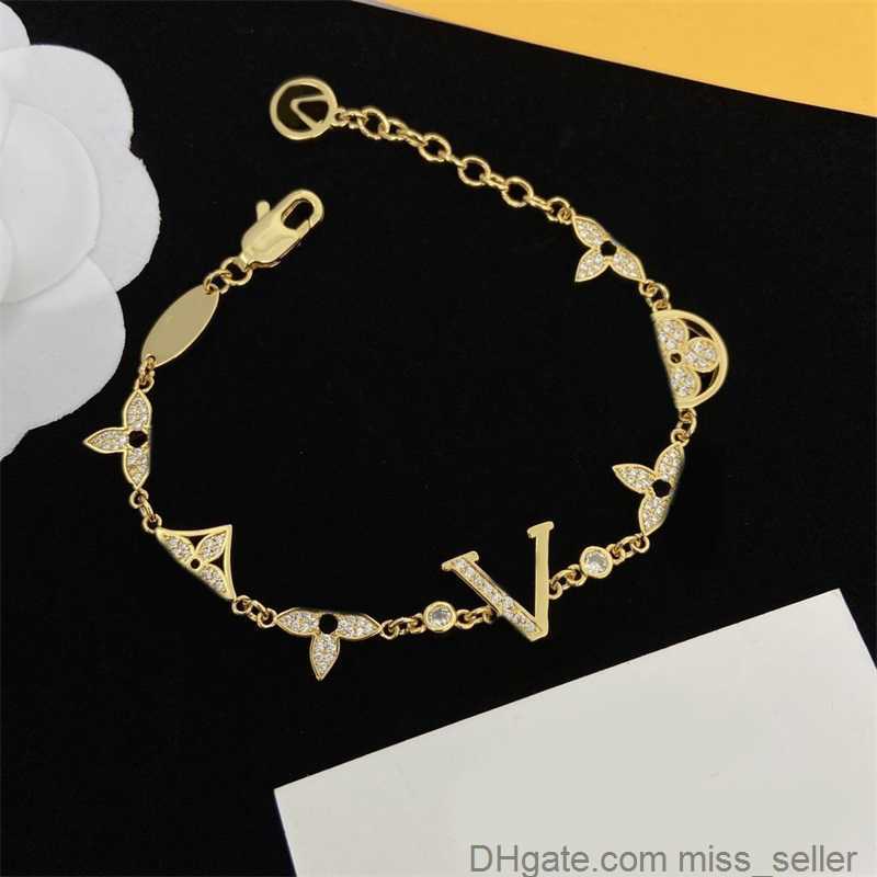 Femmes Designer Bracelet Chaîne Bracelet De Luxe Plaqué Or Mode Tendance Pulsera Serrure Fleur Lettre Pendentif Diamant Cjeweler Amour 260t