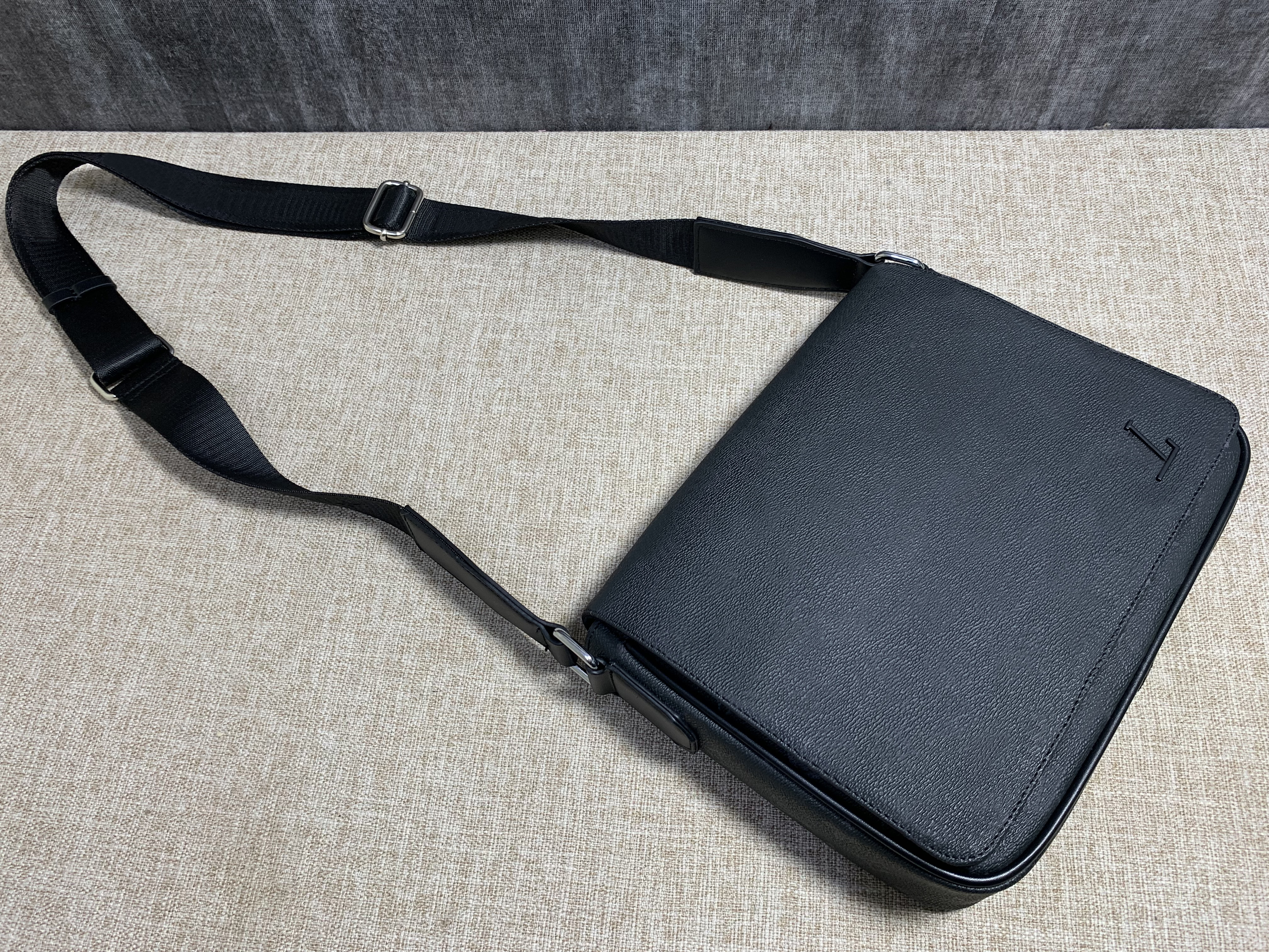 Bag New Classic Fashion Men Messenger Bags Cross Body School Bookbag bör 41213 med Dust Artikel Man Handbag Handbags319m
