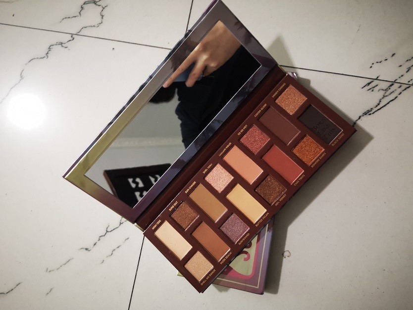 Palette di ombretti in i Cosmetici Born This WayLike This Ombretto nudo naturale Polvere pressata ad alta pigmentazione Impermeabile Shim2955831