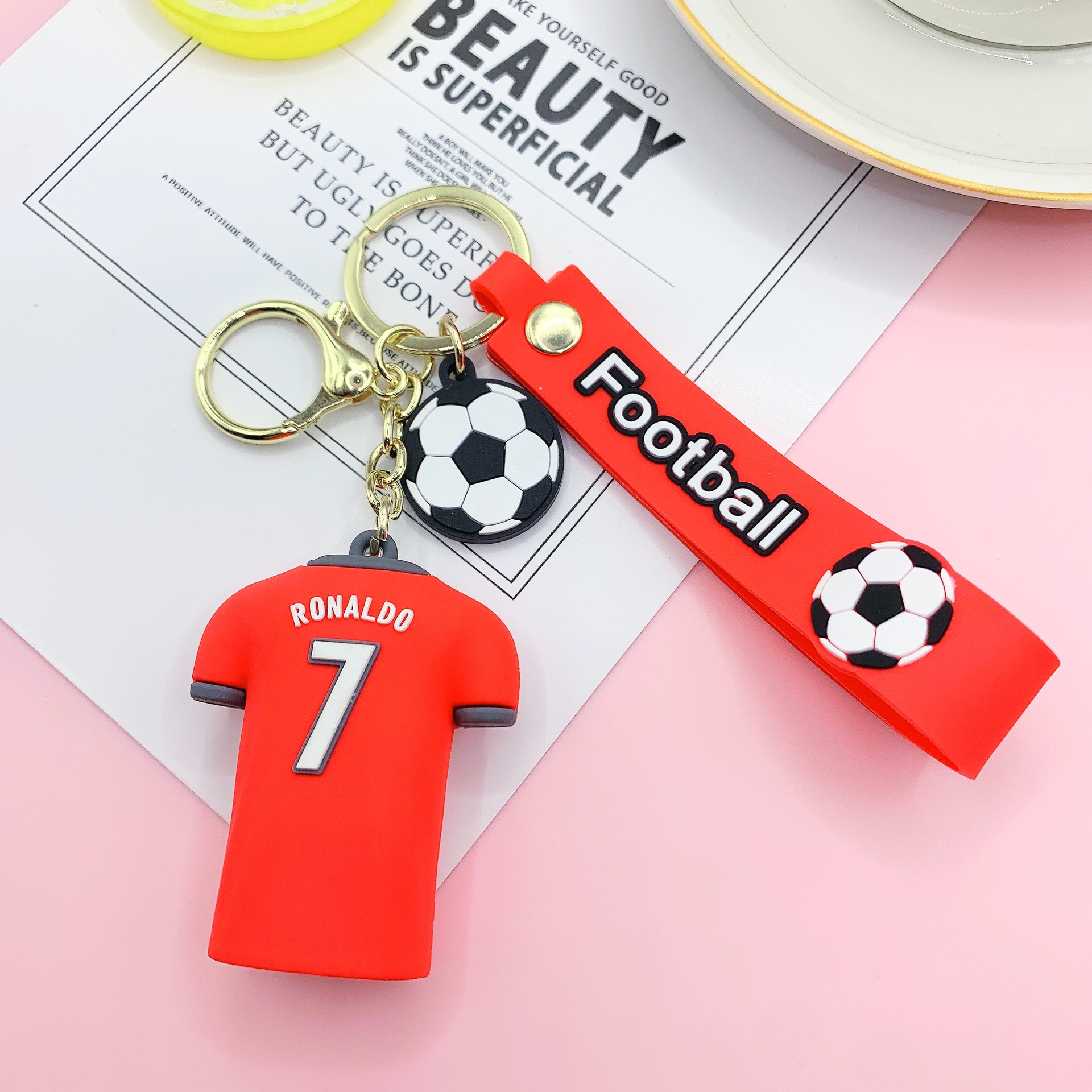 Keychains Lanyards 2022 Qatar Football Star Jersey Doll Keychain Schoolbag Hanger Personaliseerde Creative Soccers -fans Beyring Small Birthday Gift