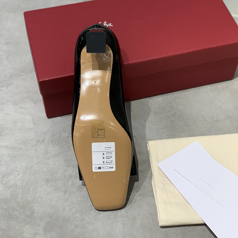 Designers klackar lyxiga kvinnor klär skor klack sandaler klassiska mångsidiga fest bröllop sko patent läder högklackad 2,5 cm 4,5 cm bekväm sandal mycket trevlig