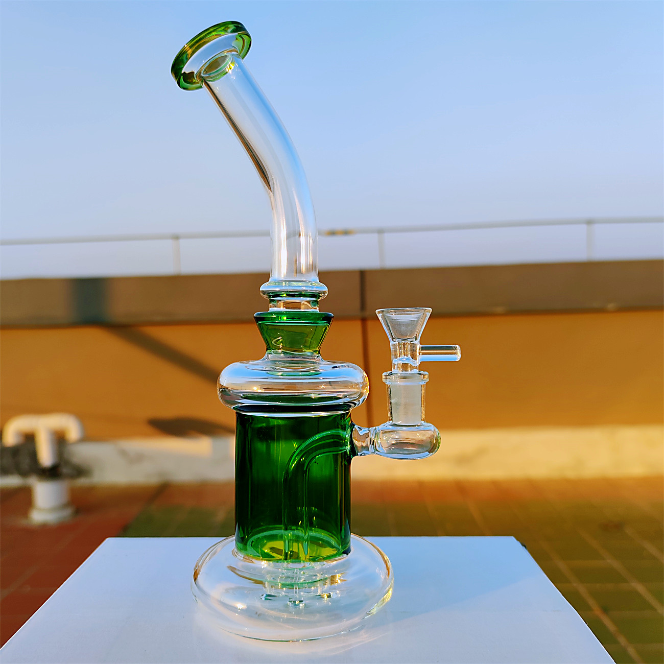 10-Zoll-Glasbong mit langem Hals, klare grüne Glasbongs, Wasserpfeifen, Shisha-Recycler, Joint-Raucher-Bubbler, 14-mm-Schüssel und Banger, OEM-ODM