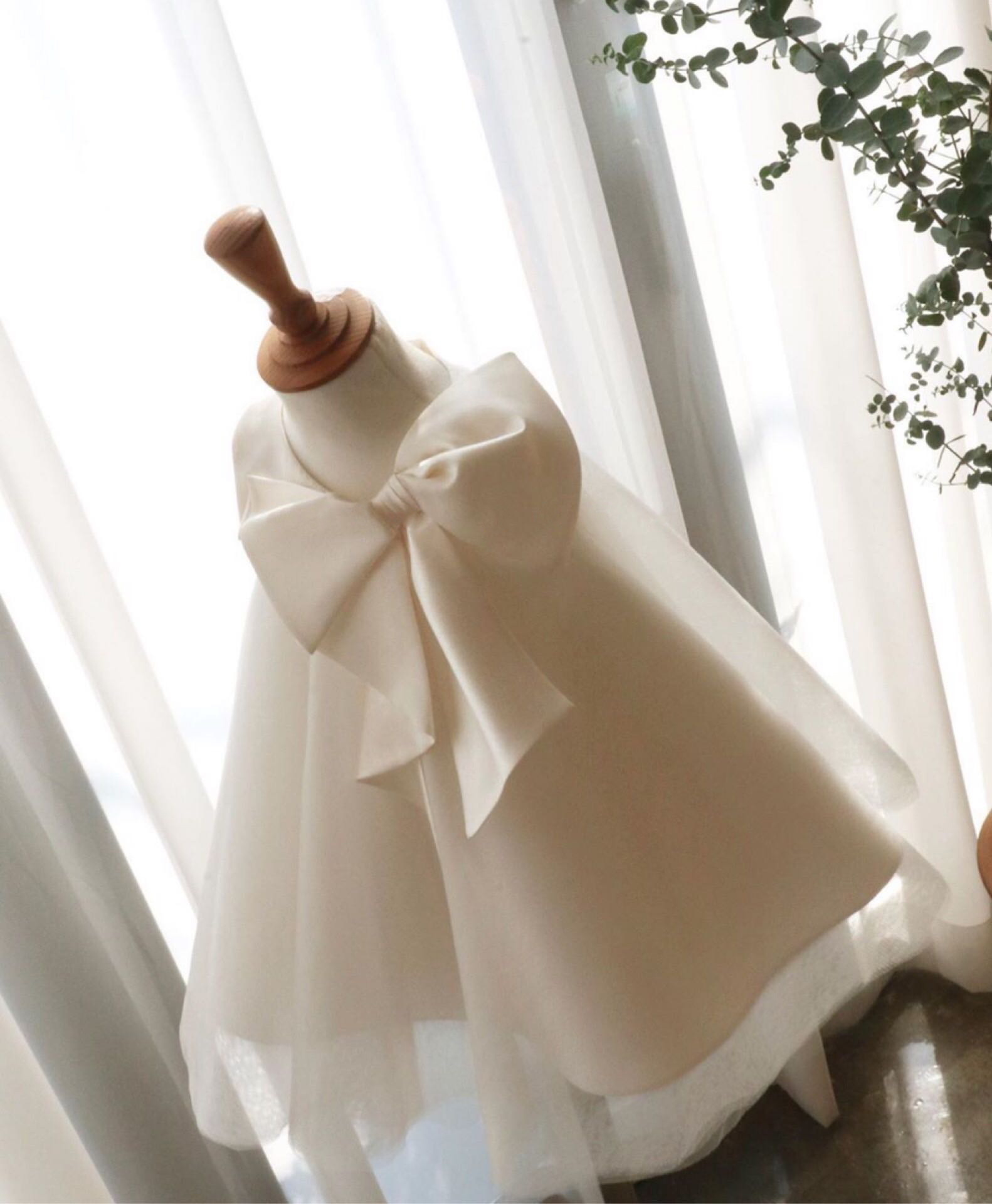 Jewel Bow Neck Princess Tea-Length Flower Girls 'Jurk Satin en Tule Mouwloze A-Line Wedding Party Kerstjurken Girls' eerste verjaardag jurken
