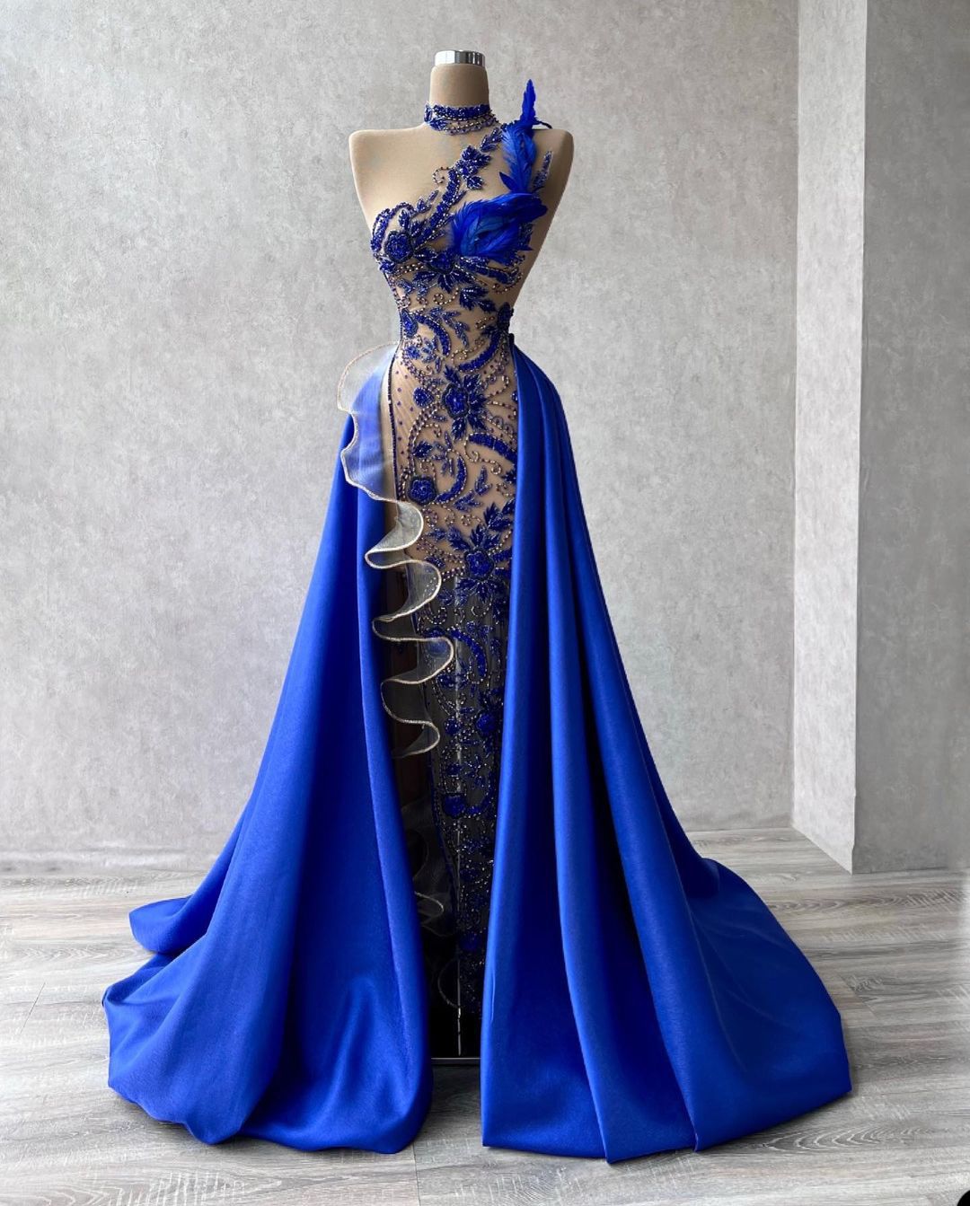 Plumes bleu Royal robes de bal perles cristaux col transparent Illusion avec jupes sirène robe de soirée vestido de noche