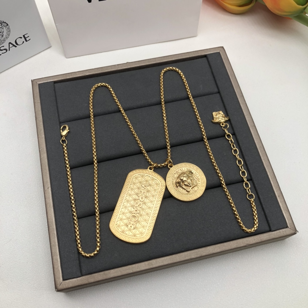 Fashion Basilisk round cards pendants women's Bracelet Necklace Stud Earring sets Brass 18K gold plated ladies Designer Jewelry Va145010226