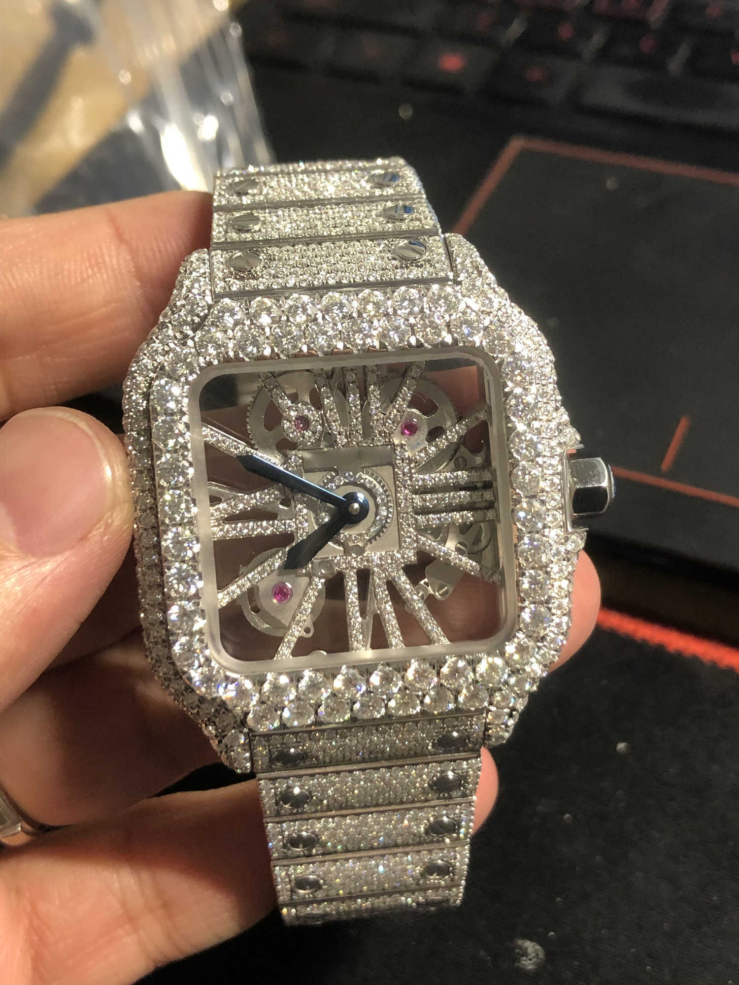 Armbandsur nya skelett Sier VVS1 VIP Diamonds Watch Pass TT Quartz Movement Top Quality Men Luxury Iced Out Sapphire Watch With256p