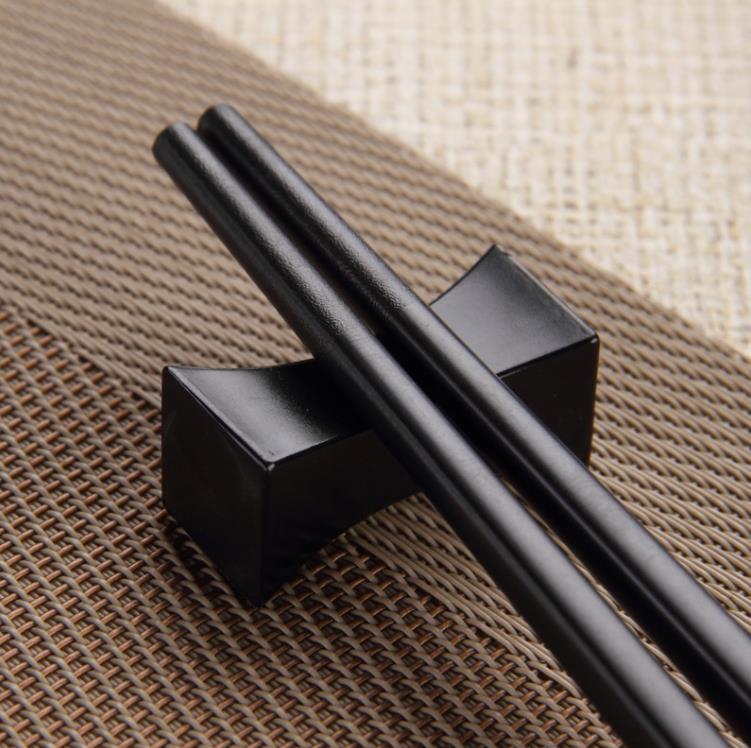 Black Color Chopstick Rest Chinese Traditional Pillow Shaped Chopsticks Holder Restaurant Home Flatware Rack SN45